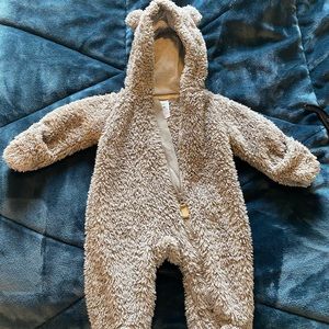 Newborn baby bear suit